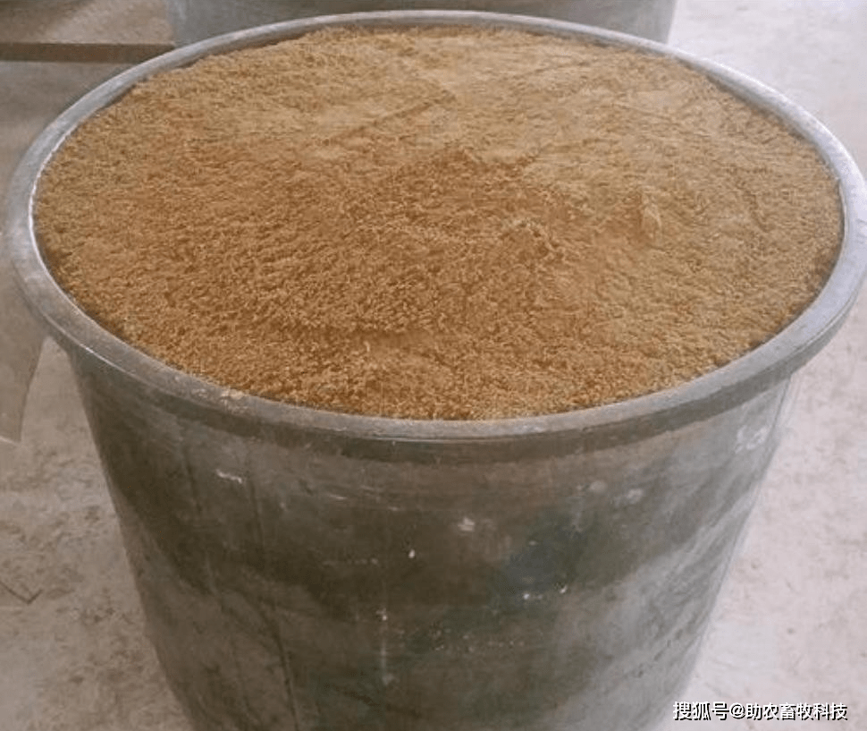 養(yǎng)殖場自制生物發(fā)酵飼料的簡單操作方法 降低料耗與臭味氨氣的有效路徑